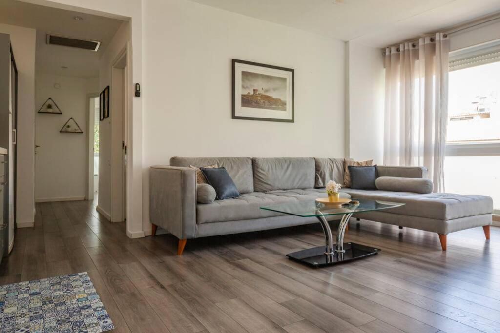 Big Apartment Next To Gordon Beach Plus Free Parking Tel Aviv Exterior foto