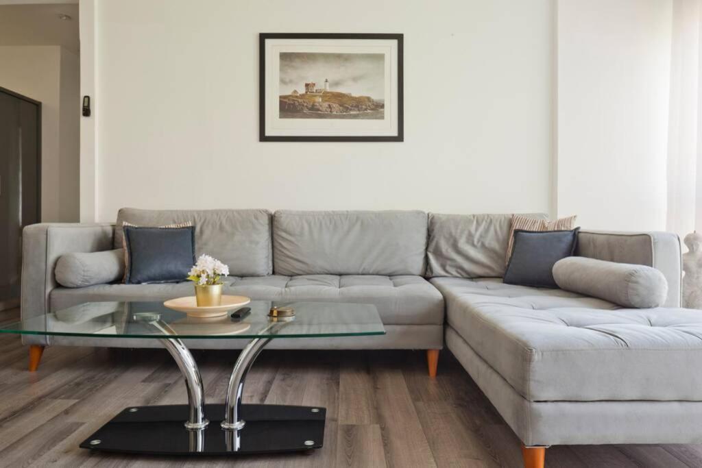 Big Apartment Next To Gordon Beach Plus Free Parking Tel Aviv Exterior foto