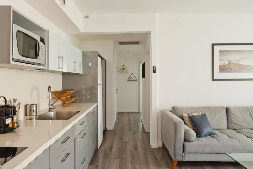 Big Apartment Next To Gordon Beach Plus Free Parking Tel Aviv Exterior foto